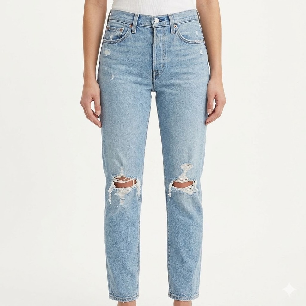 Levi's Premium Wedgie Straight Distressed Jeans‎ Women's 25 Light Wash Denim